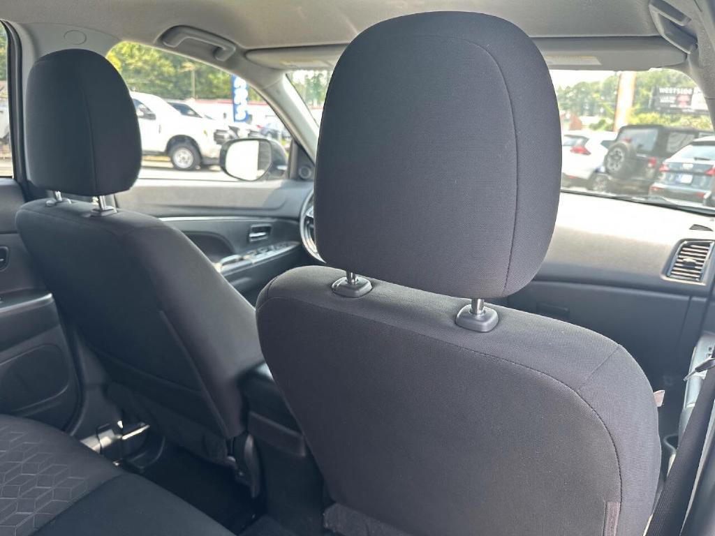 2021 Mitsubishi Outlander Image 34