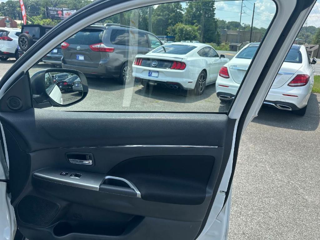 2021 Mitsubishi Outlander Image 35