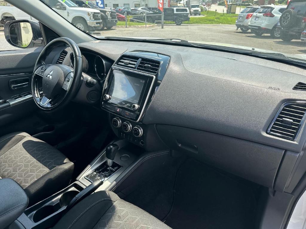 2021 Mitsubishi Outlander Image 38