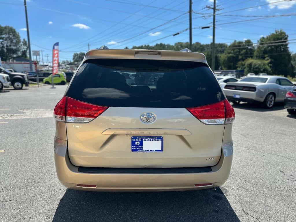 2014 Toyota Sienna Image 4