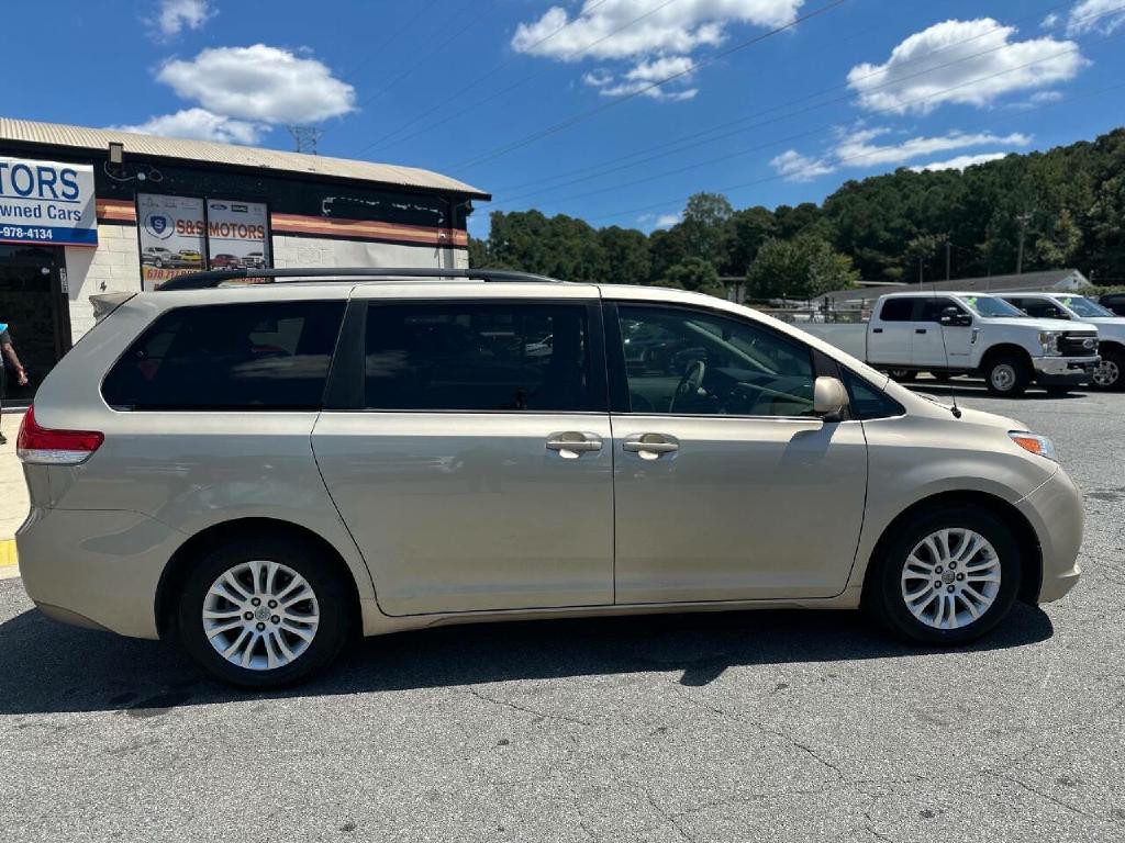2014 Toyota Sienna Image 6