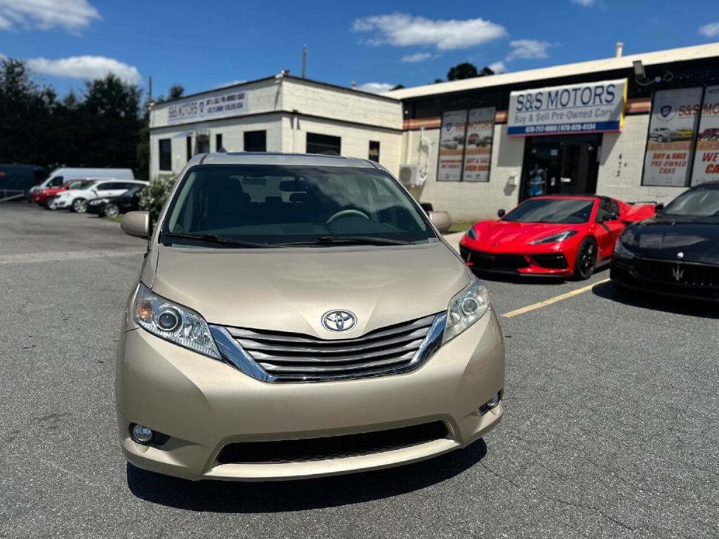 2014 Toyota Sienna Image 9