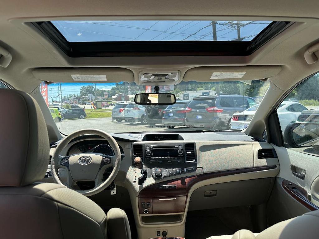 2014 Toyota Sienna Image 31