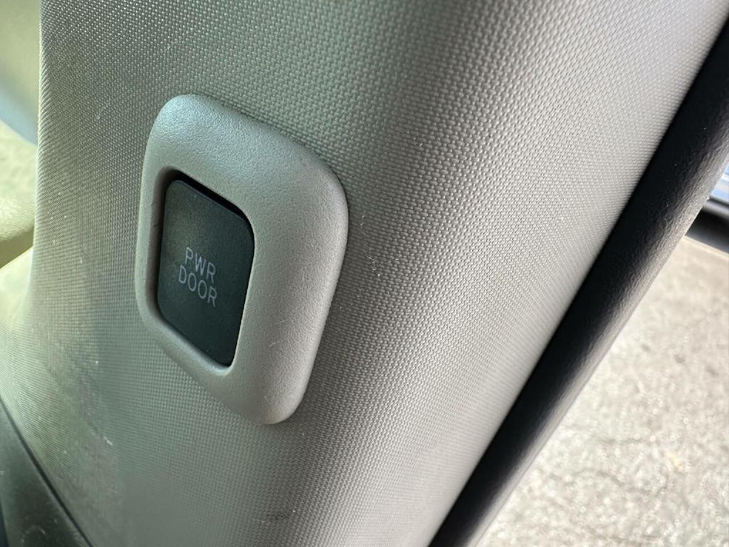 2014 Toyota Sienna Image 40