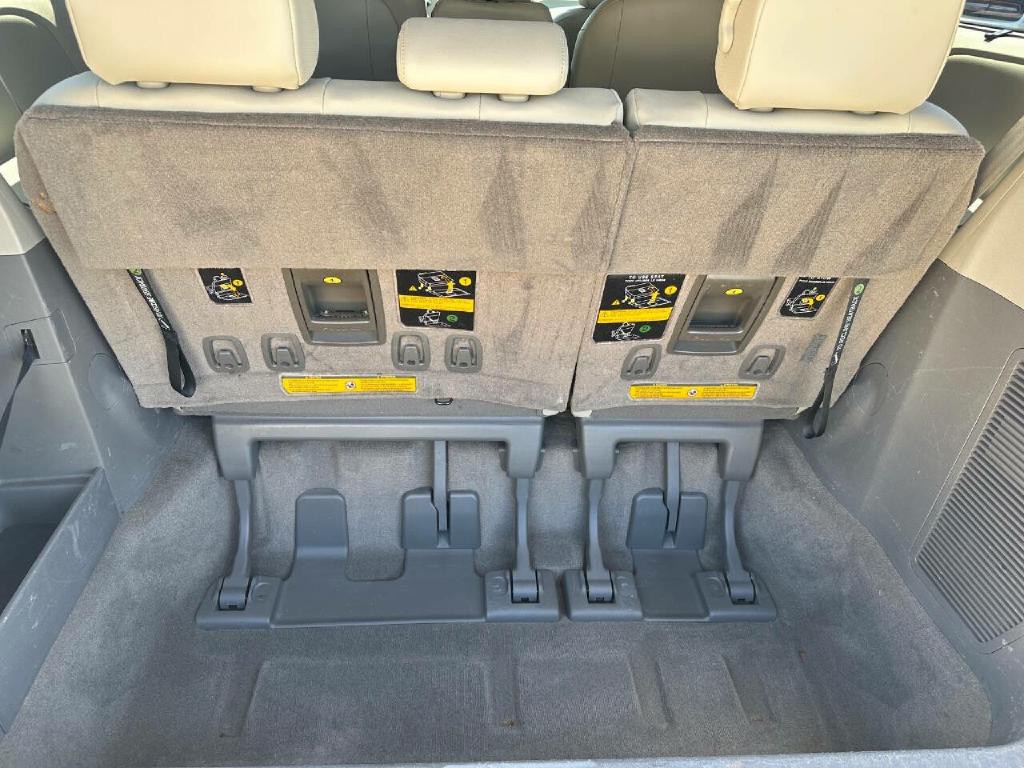 2014 Toyota Sienna Image 46