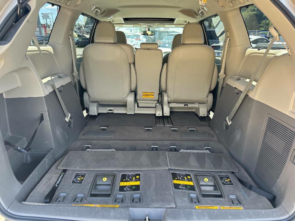 2014 Toyota Sienna Image 47