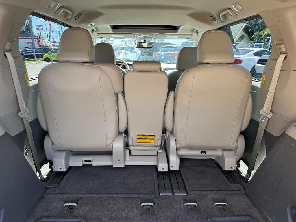 2014 Toyota Sienna Image 48