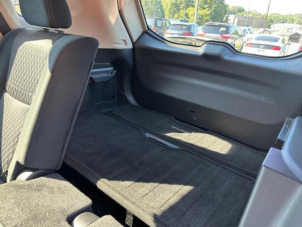 2020 Nissan Rogue Image 32