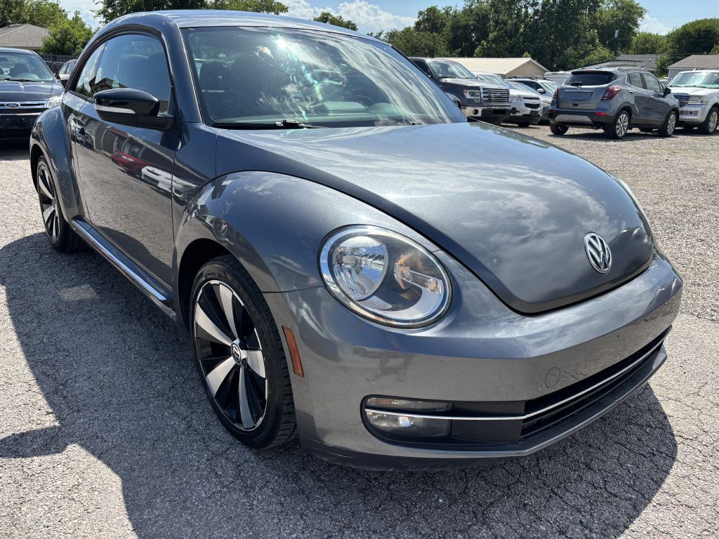 2013 Volkswagen Beetle Image 2