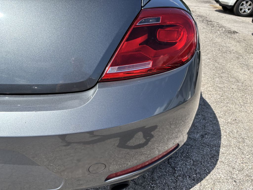 2013 Volkswagen Beetle Image 11
