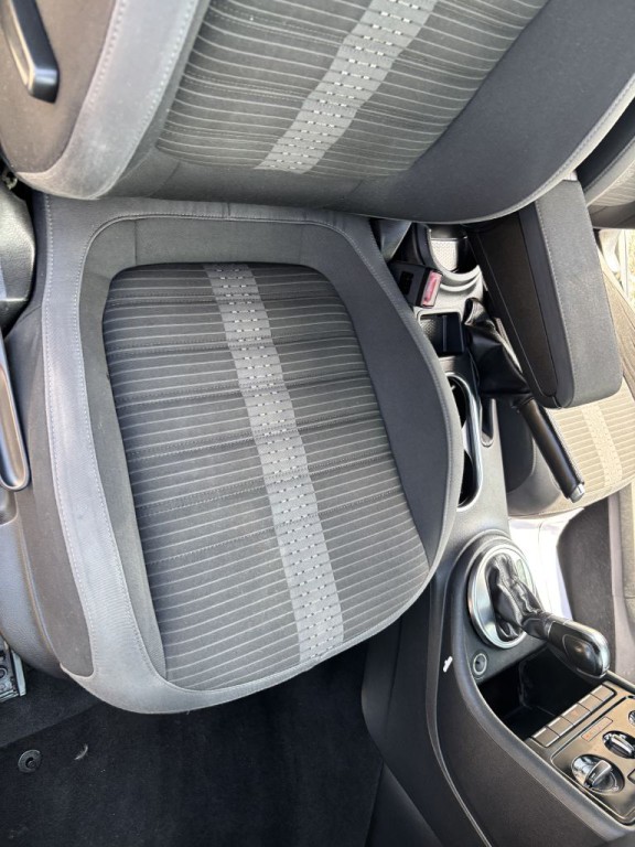 2013 Volkswagen Beetle Image 17