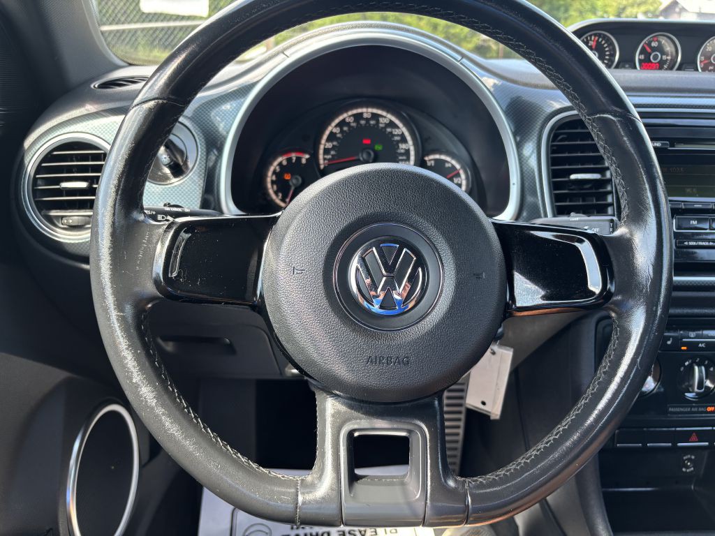 2013 Volkswagen Beetle Image 27