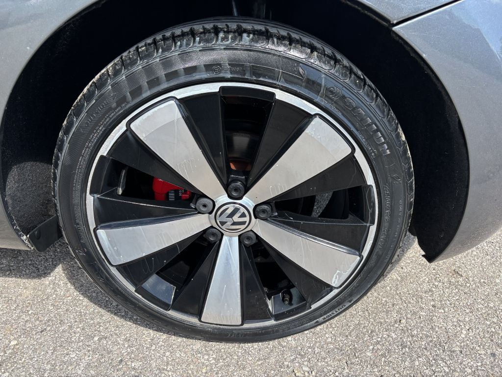 2013 Volkswagen Beetle Image 31