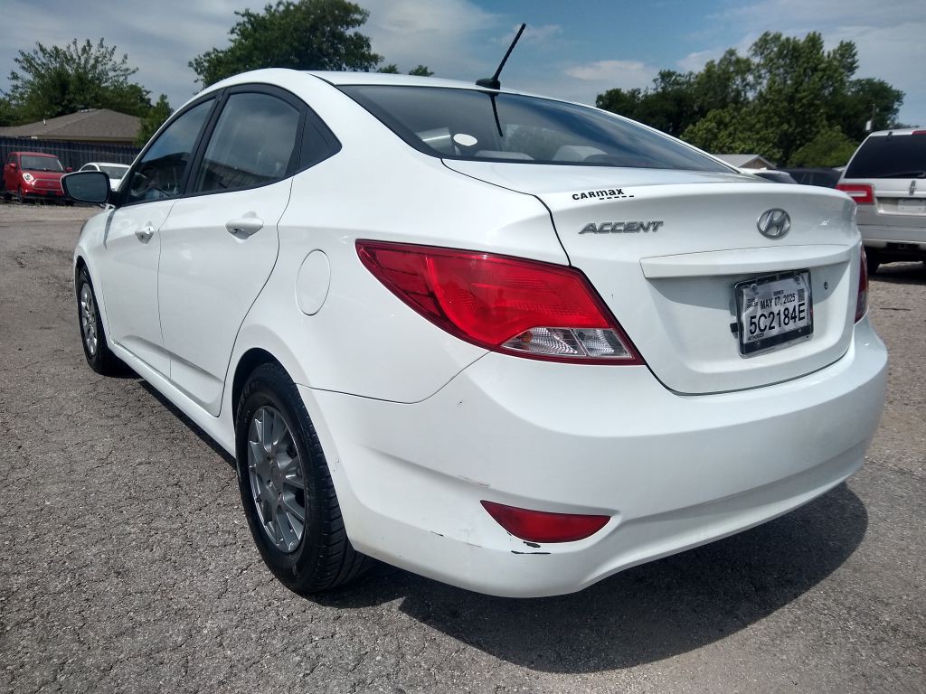 2016 Hyundai Accent Image 2