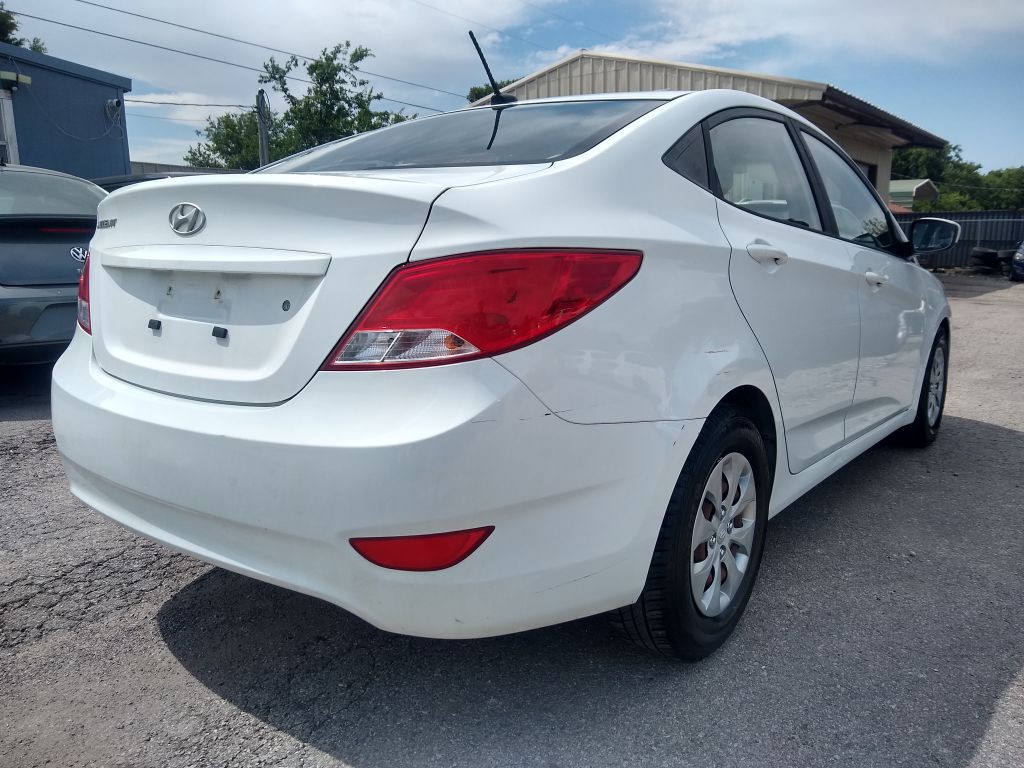 2016 Hyundai Accent Image 3