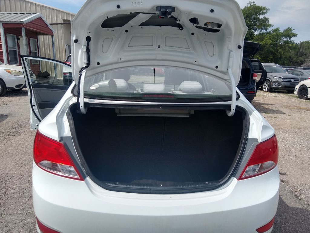 2016 Hyundai Accent Image 8