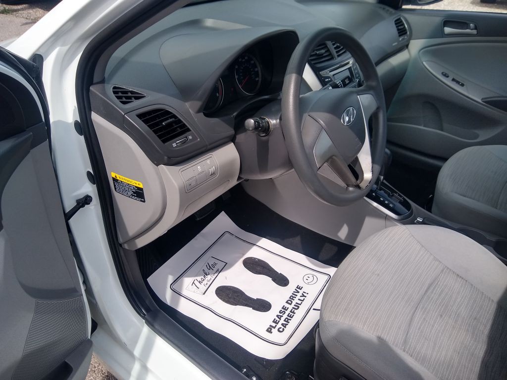 2016 Hyundai Accent Image 11