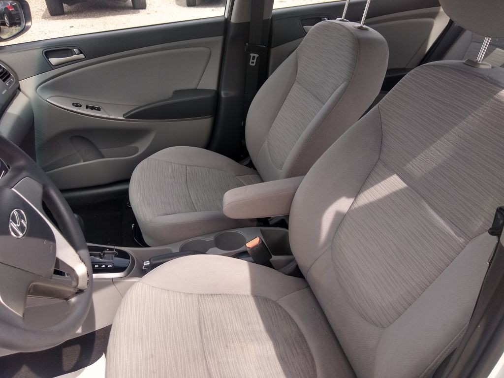 2016 Hyundai Accent Image 12