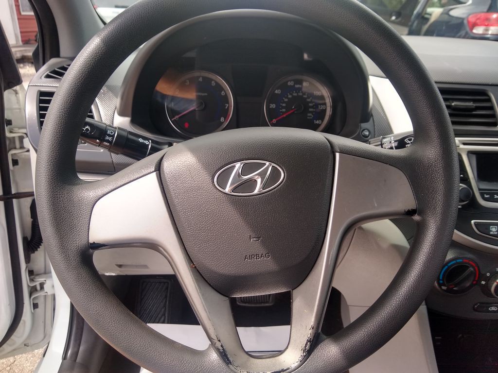 2016 Hyundai Accent Image 14