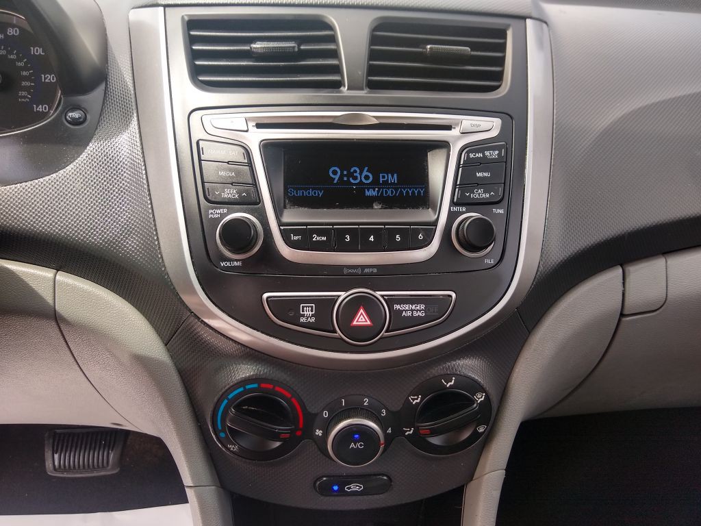 2016 Hyundai Accent Image 15