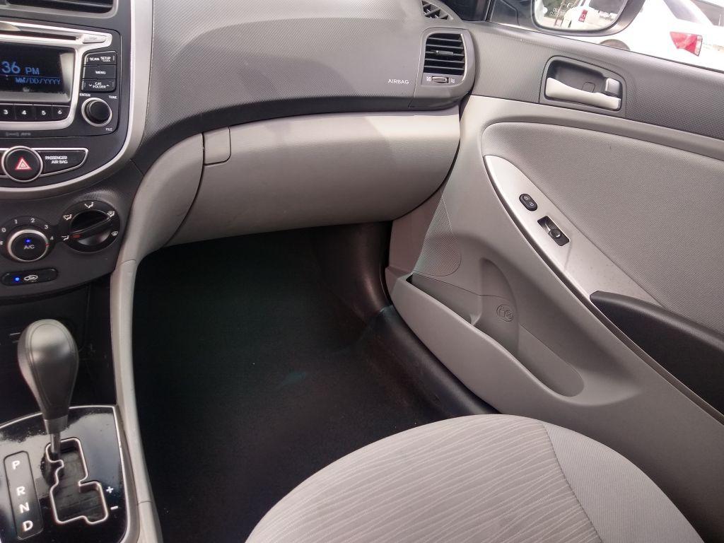2016 Hyundai Accent Image 17