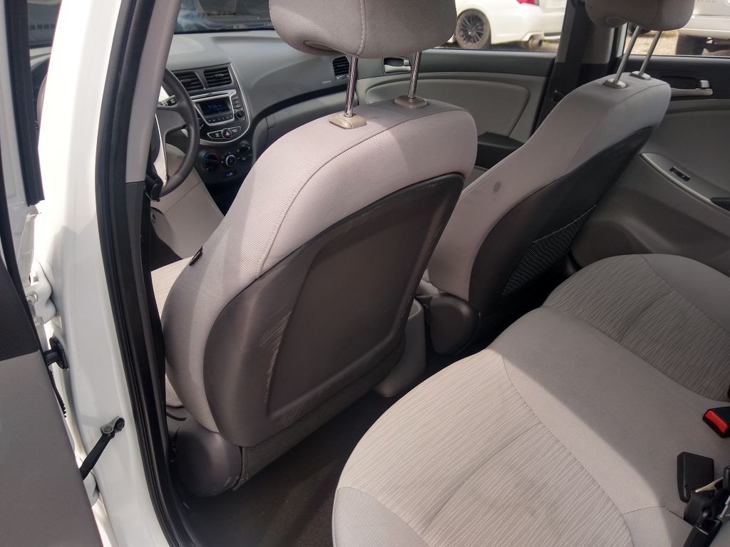 2016 Hyundai Accent Image 20