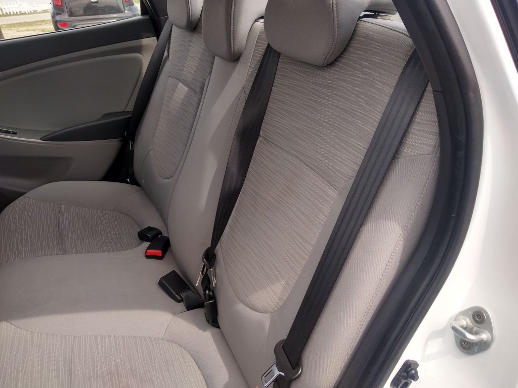 2016 Hyundai Accent Image 21