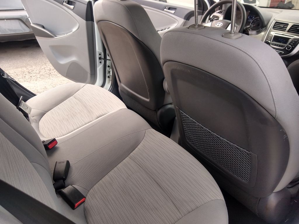 2016 Hyundai Accent Image 23