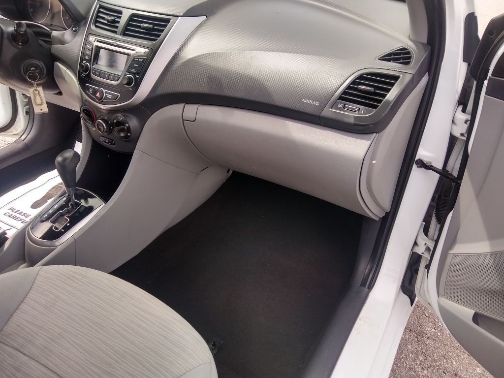 2016 Hyundai Accent Image 25