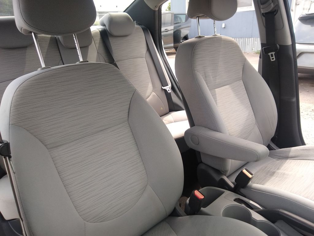 2016 Hyundai Accent Image 26