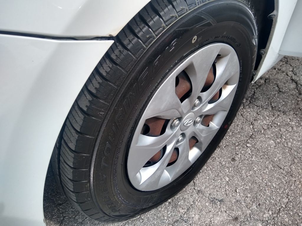 2016 Hyundai Accent Image 31