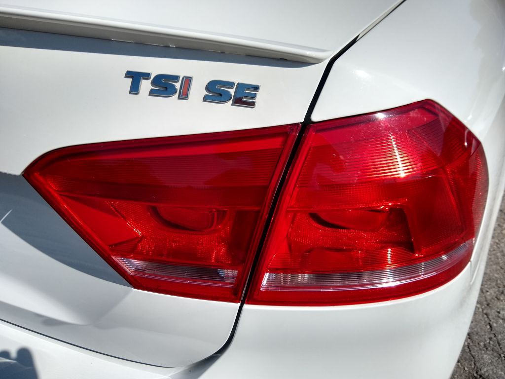 2015 Volkswagen Passat Image 11
