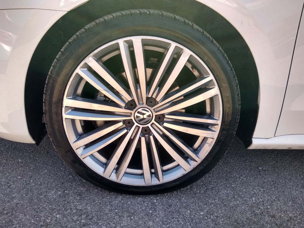 2015 Volkswagen Passat Image 12