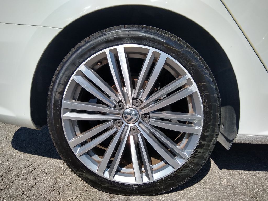 2015 Volkswagen Passat Image 16