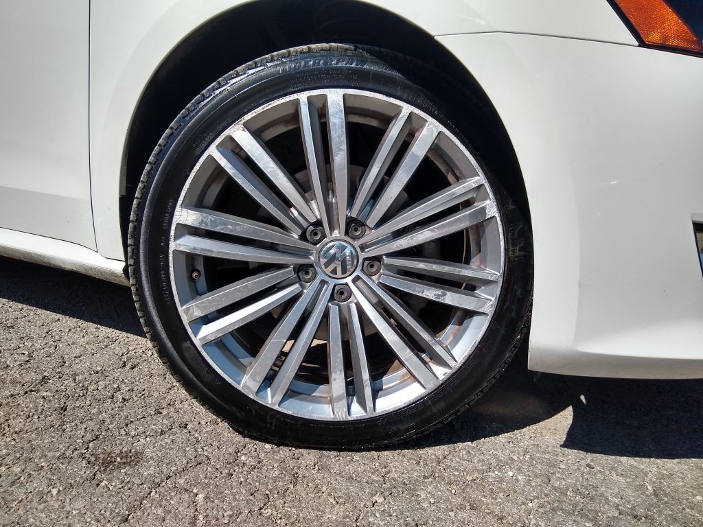 2015 Volkswagen Passat Image 18