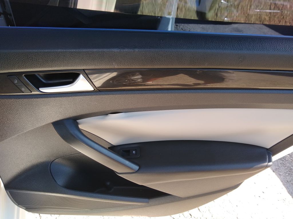 2015 Volkswagen Passat Image 22