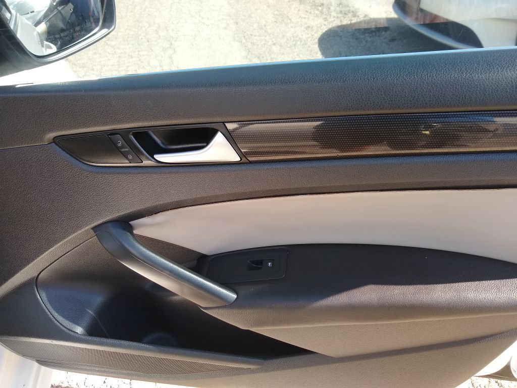 2015 Volkswagen Passat Image 23