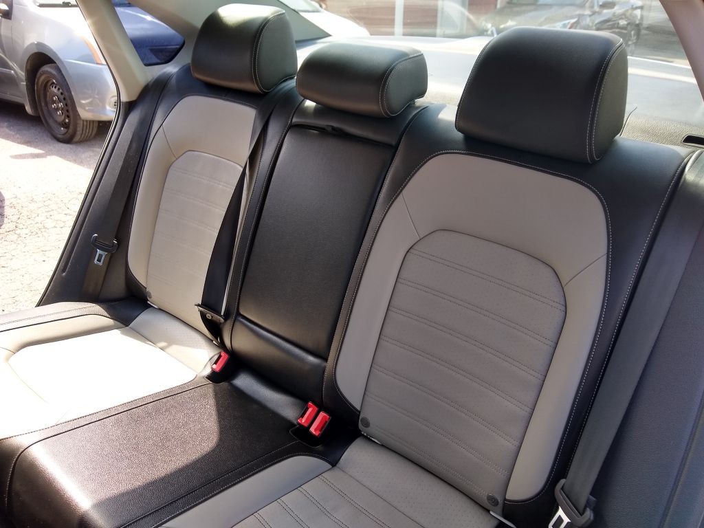 2015 Volkswagen Passat Image 26