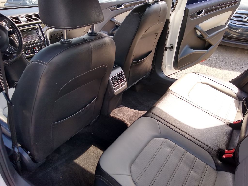 2015 Volkswagen Passat Image 27