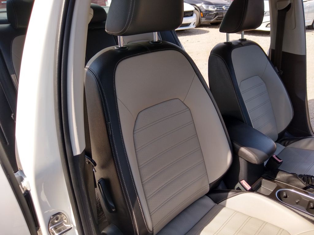 2015 Volkswagen Passat Image 31