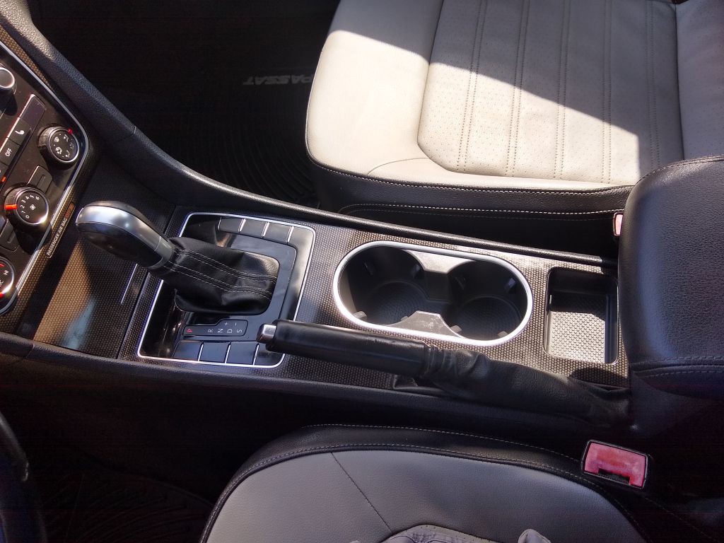 2015 Volkswagen Passat Image 37
