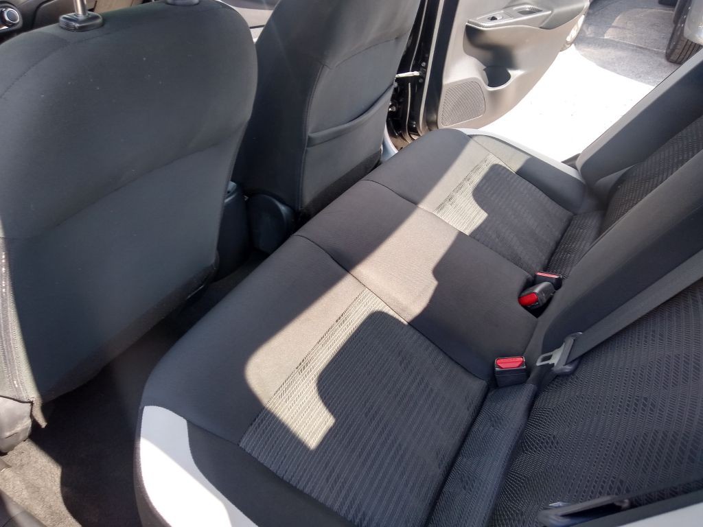 2021 Nissan Versa Image 18