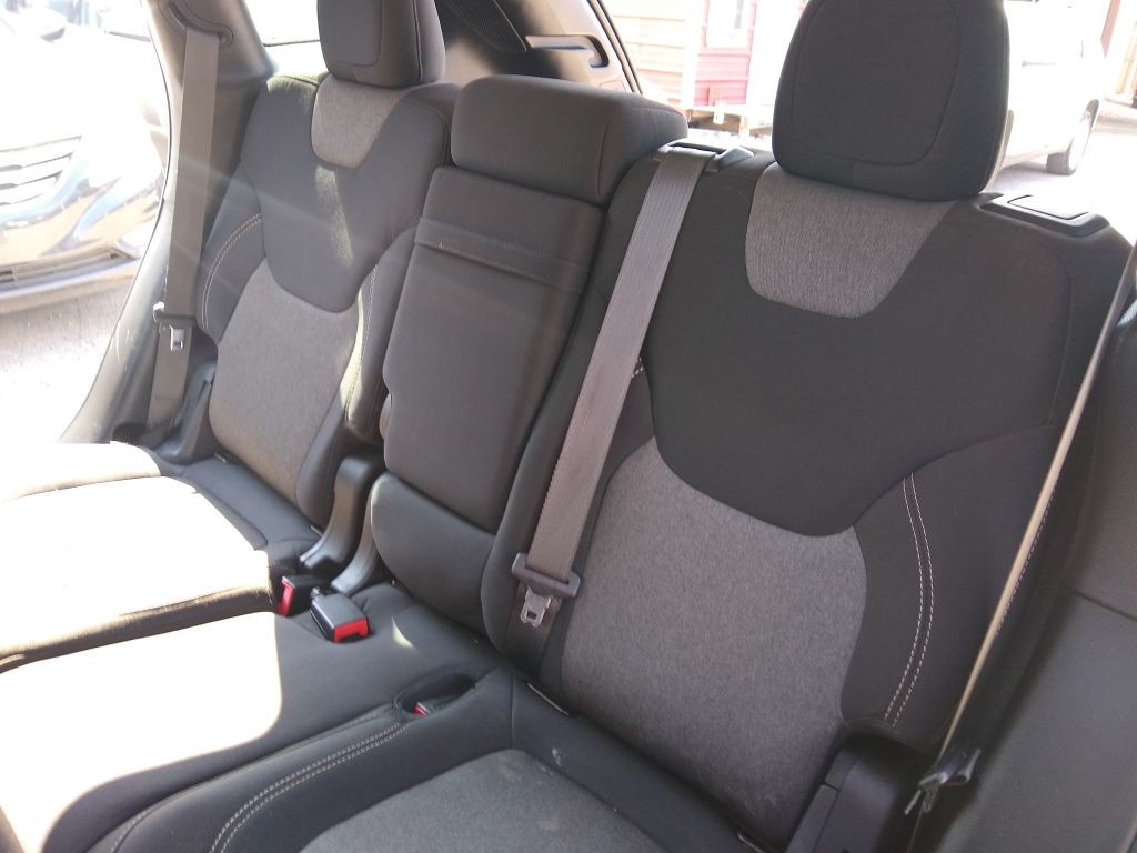 2015 Jeep Cherokee Image 18