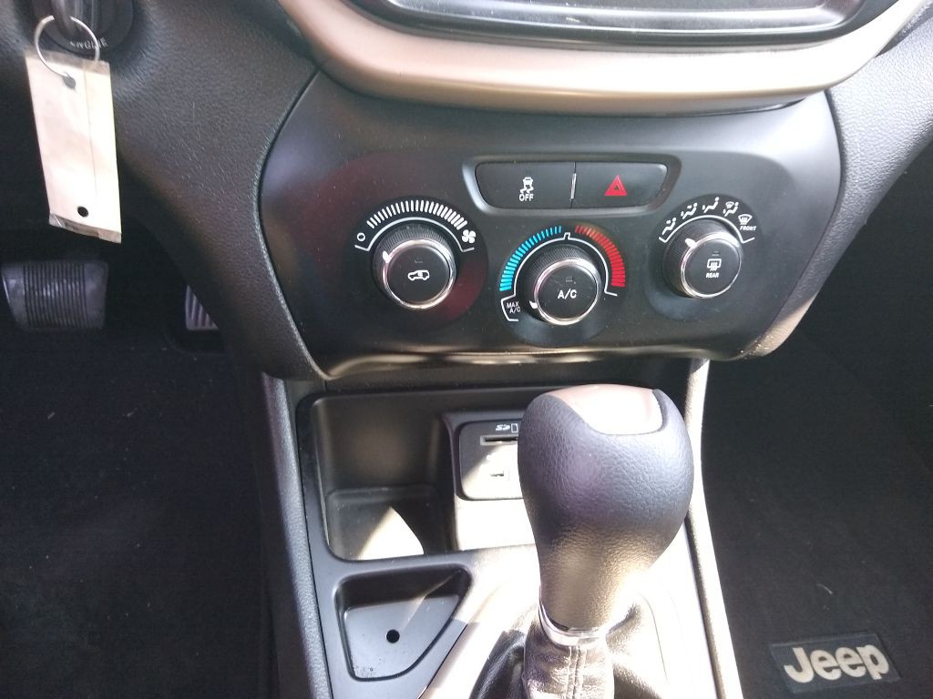 2015 Jeep Cherokee Image 27