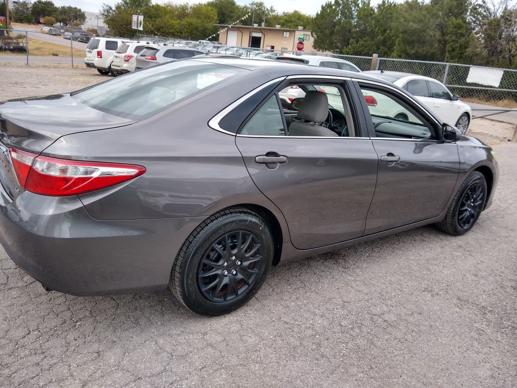 2015 Toyota Camry Image 3