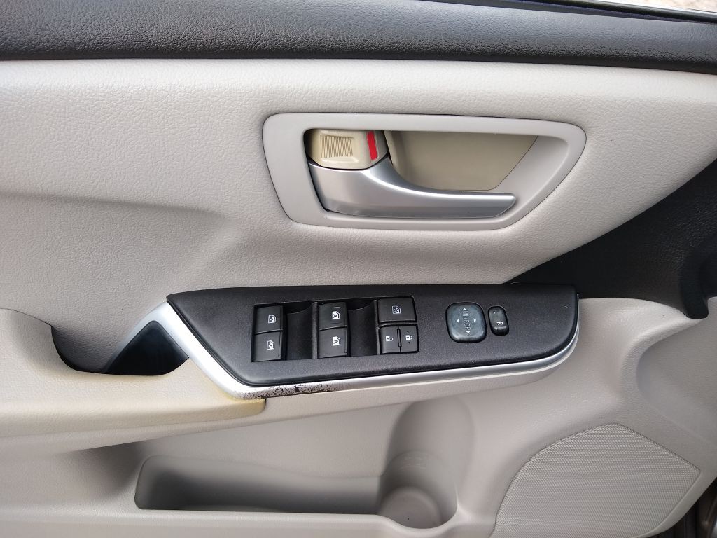 2015 Toyota Camry Image 13