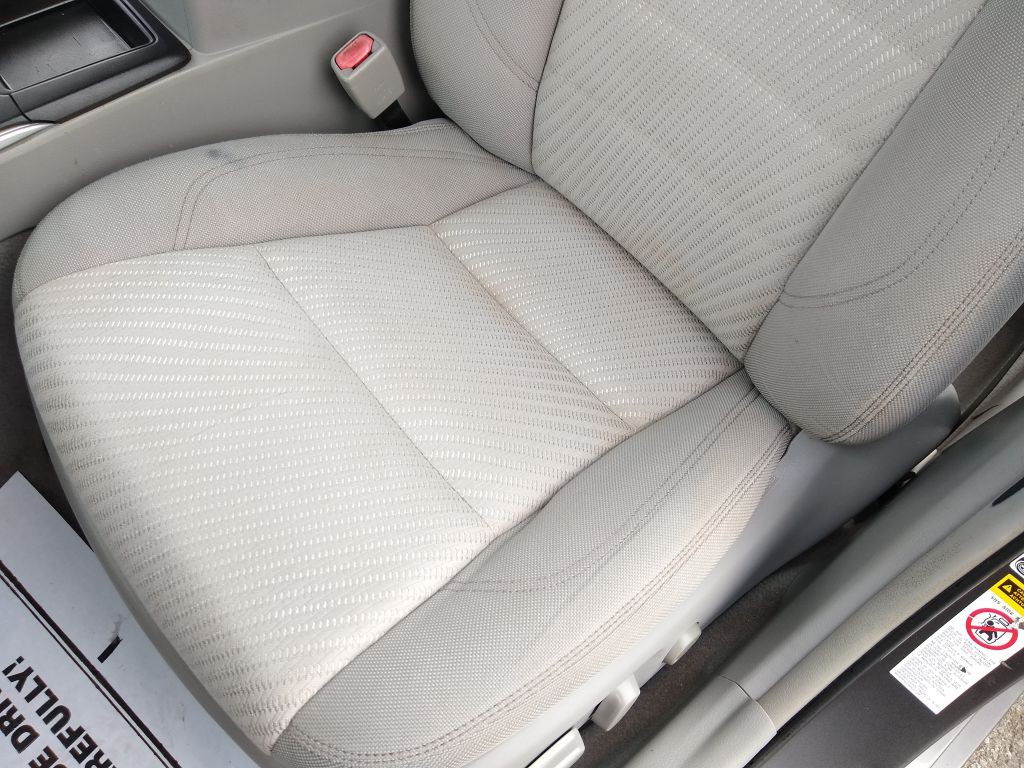 2015 Toyota Camry Image 17