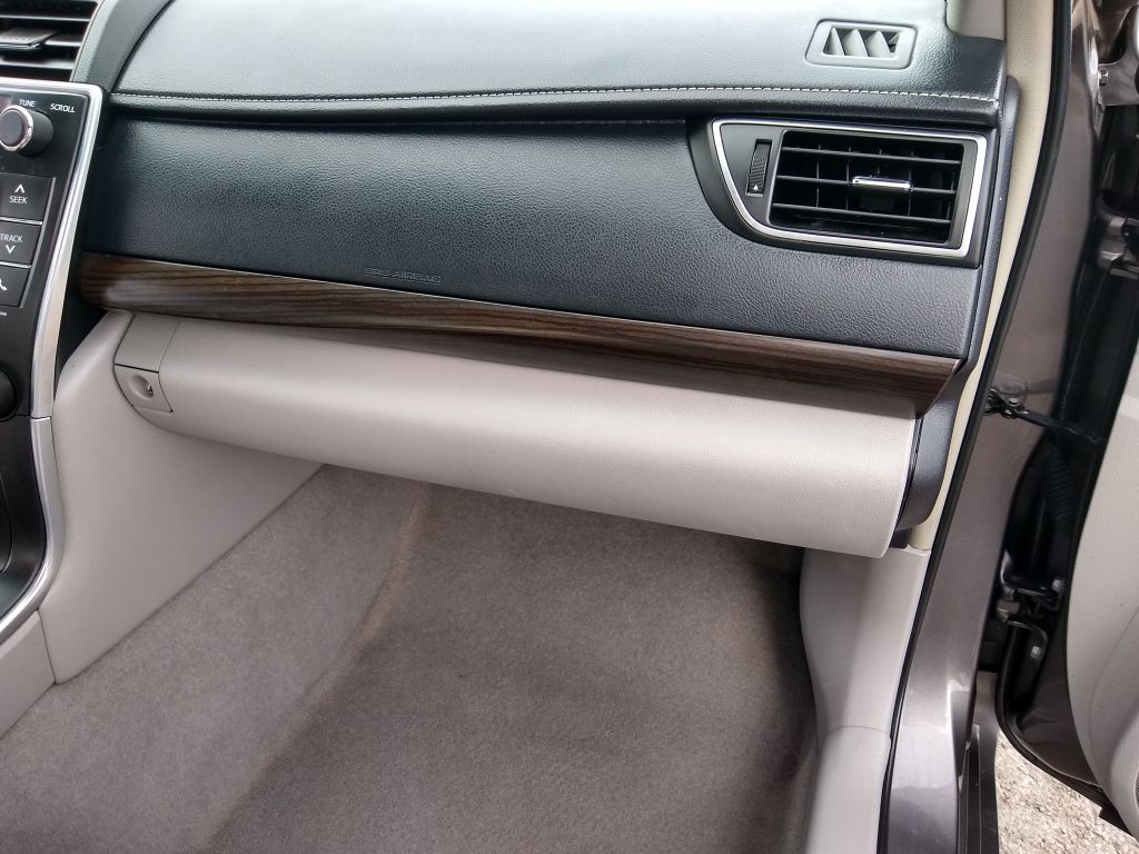 2015 Toyota Camry Image 25