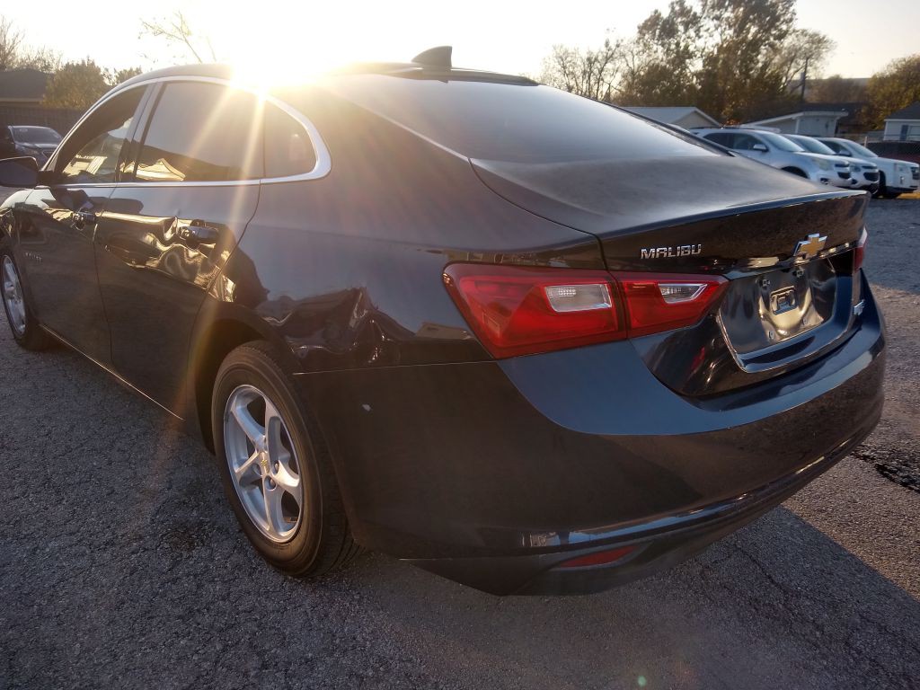 2018 Chevrolet Malibu Image 2
