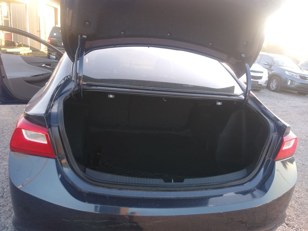 2018 Chevrolet Malibu Image 9